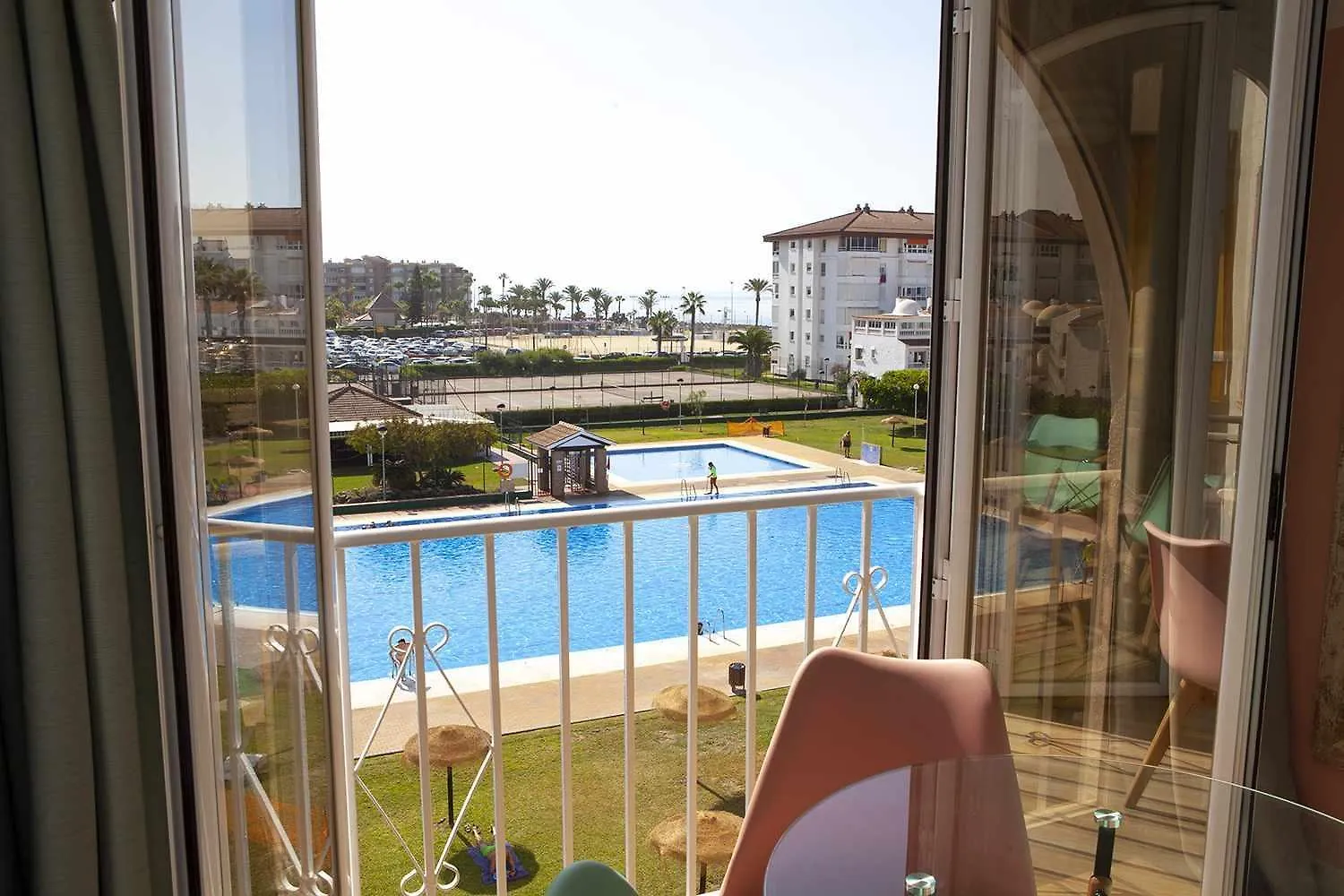 A 100M De Playa Piscina Y Todos Los Servicios contacts